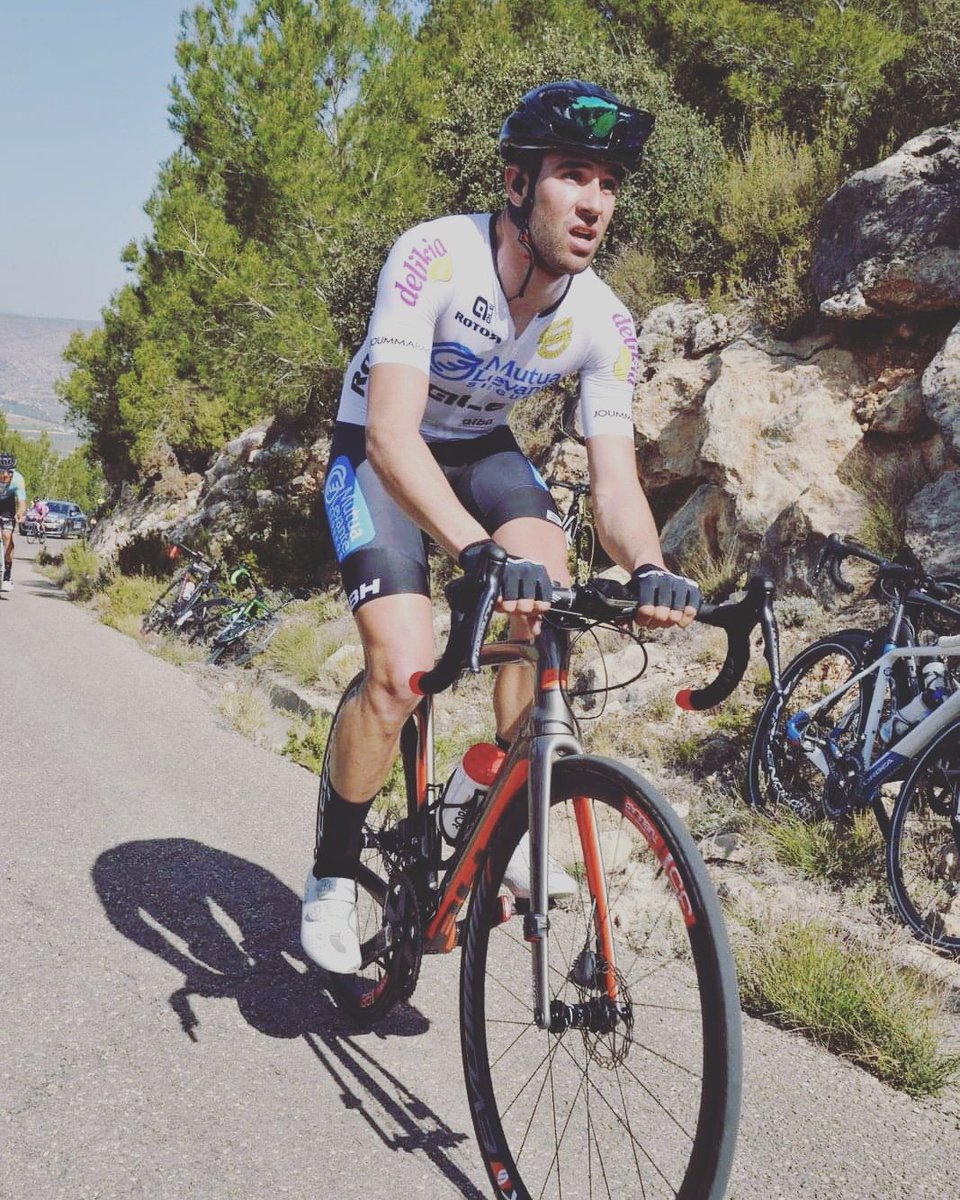 El Pelotón Felipe Orts (Mutua Levante-Alé) conquista el Castillo de Cuéllar