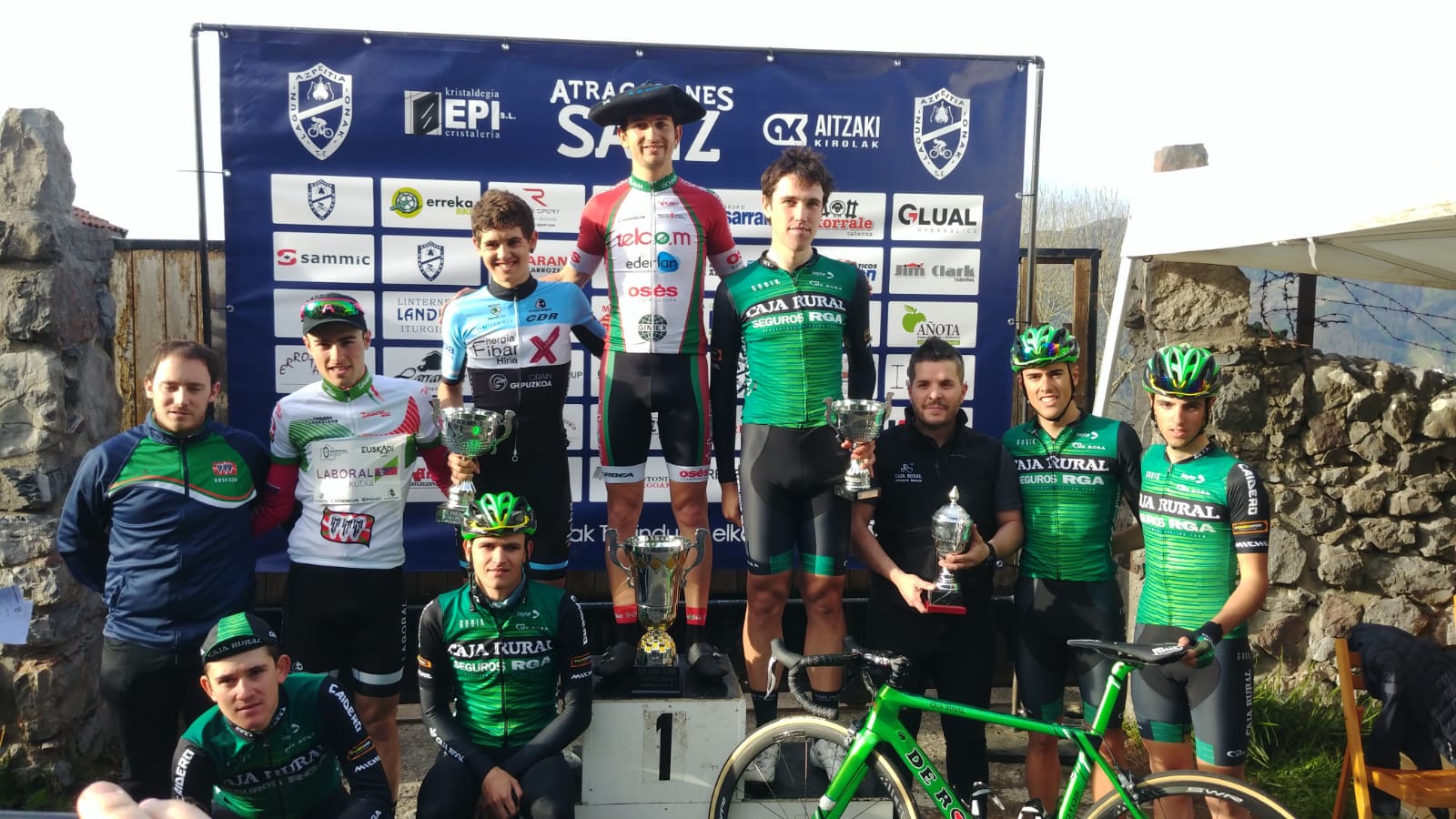 Podium Urraki