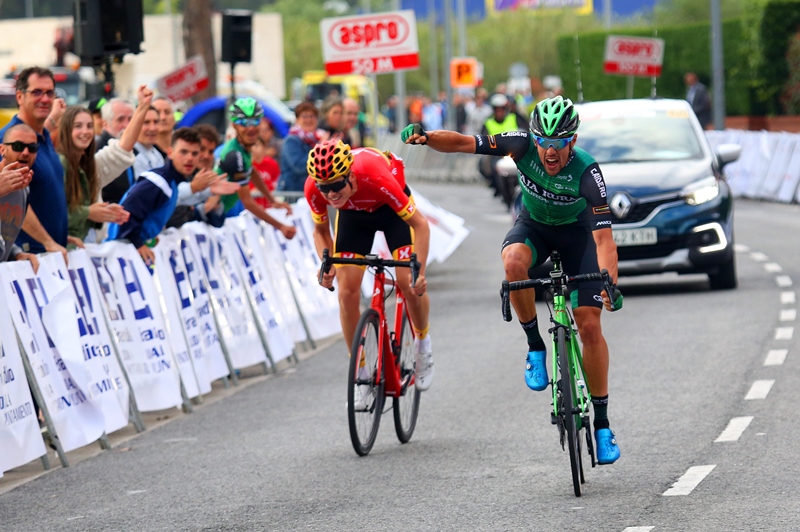 El Pelotón Carmelo Urbano mantiene en la Bizkaia Saria el idilio con el triunfo de Caja Rural-RGA