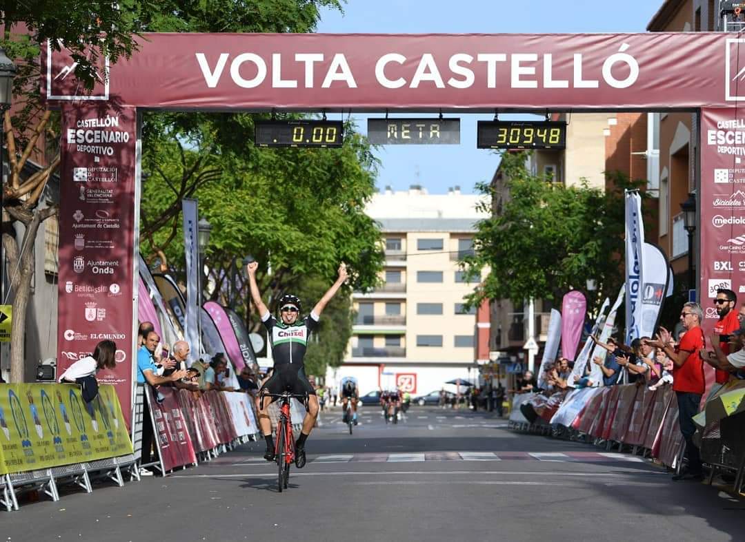 El Pelotón Jonathan Couanon (Aix) primer líder de la Volta a Castelló