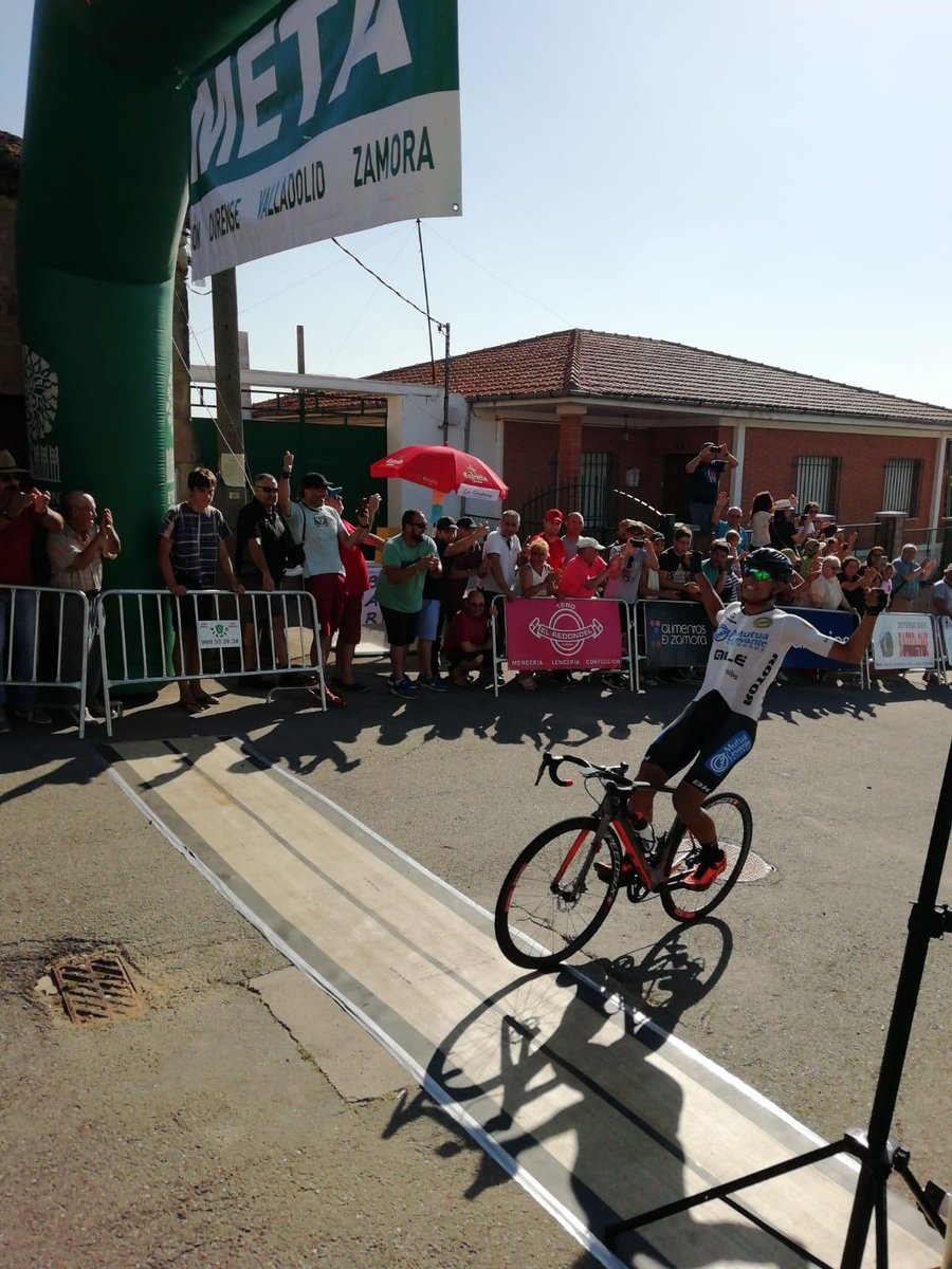 El Pelotón Tomas Contte (Mutua Levante-Alé) se lleva al sprint la segunda de la Vuelta a Zamora