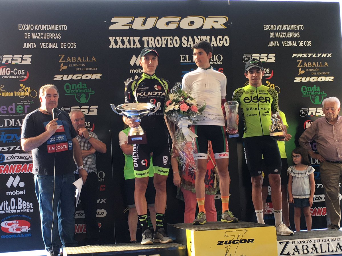 El Pelotón Víctor Etxeberria (Telco'm) triunfa en el Trofeo Santiago de Cos