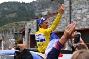 El Pelotón París corona a Egan Bernal: el primer gran campeón colombiano El Pelotón París corona a Egan Bernal: el primer gran campeón colombiano