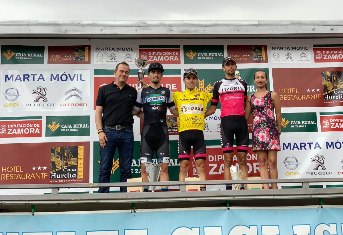 podium vuelta zamora