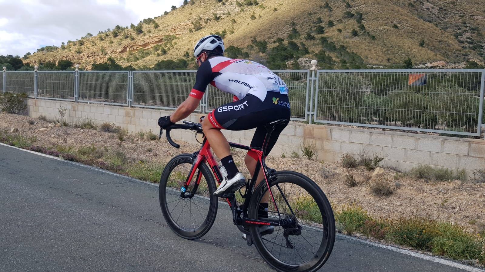 El Pelotón Carr (Aix en Provence) se sitúa líder de la Volta a Valencia y Eloy Teruel (GSport) se sale en la crono