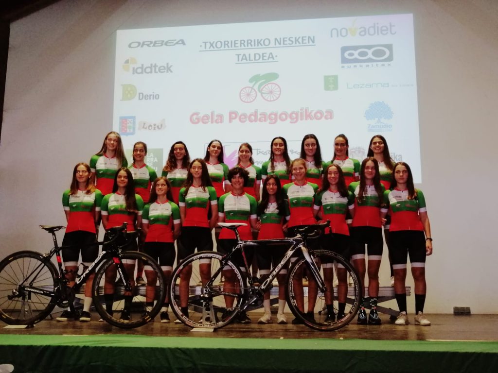 El Pelotón Presentación del equipo femenino Txorierriko Nesken Taldea