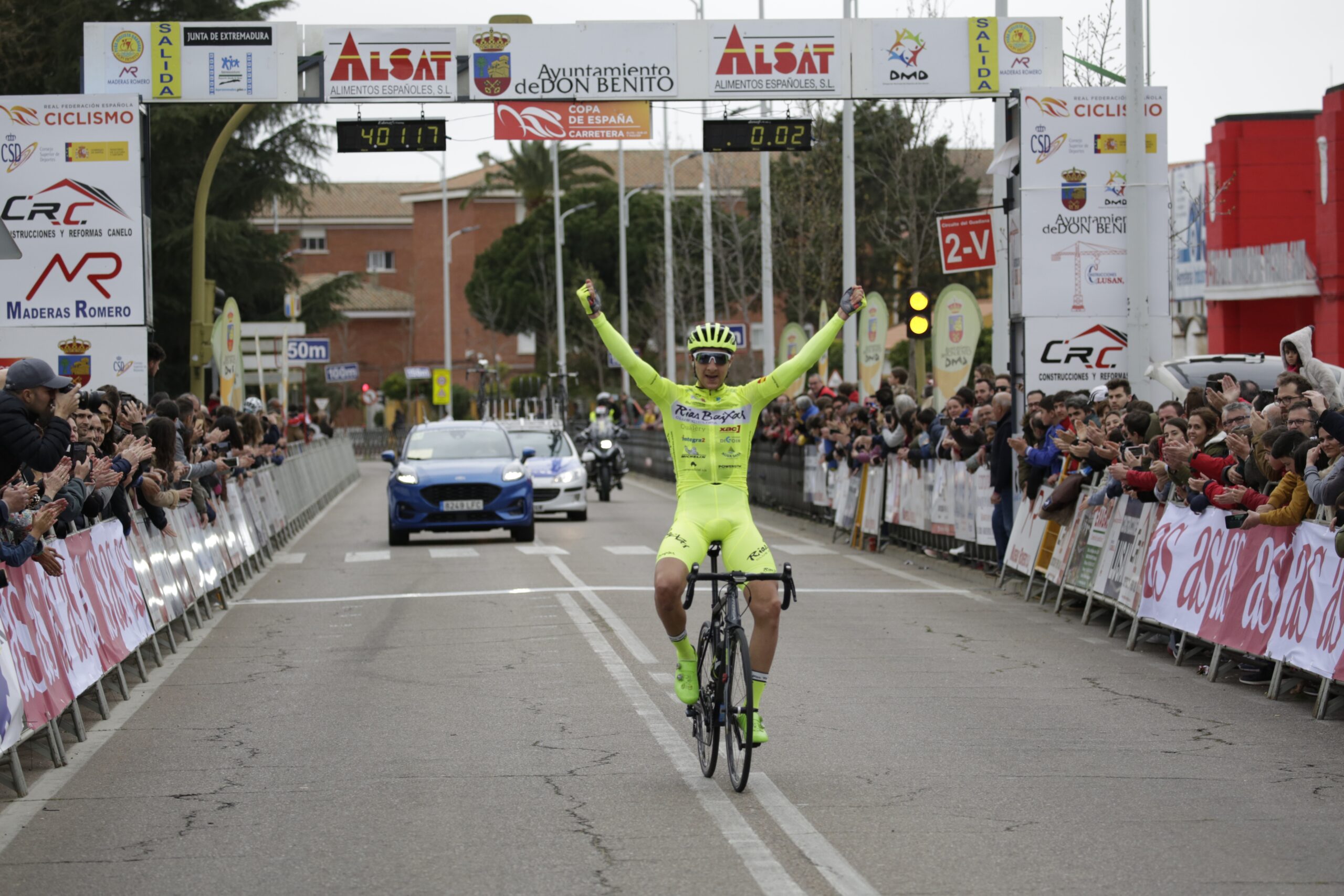 El Pelotón Victoria en solitario y liderato de Mauricio Moreira (Vigo-Rías Baixas) en Don Benito