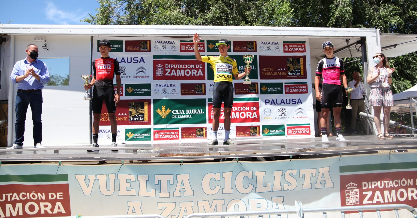 El Pelotón Etxeberria (Caja Rural) se lleva con agonía la Vuelta a Zamora y García (Lizarte) vence en Viñas
