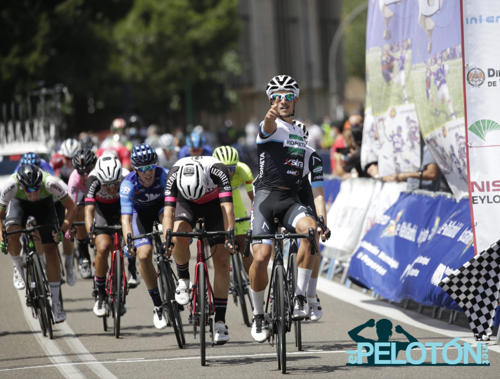 El Pelotón David Martín (Kometa) vence al sprint el Memorial Ángel Lozano de Valladolid en el regreso de la Copa de España