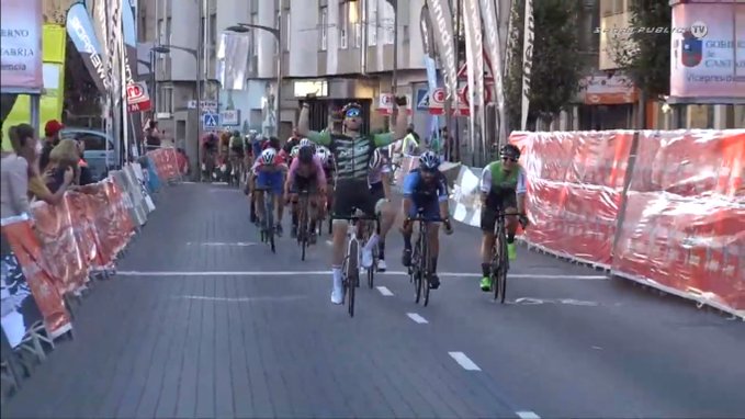 El Pelotón Kevin Suárez (Nesta) brilla en casa para alcanzar el primer liderato de su Vuelta a Cantabria