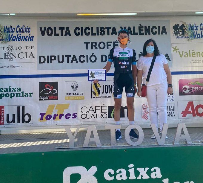El Pelotón Alex Martín (Kometa) se marca un Hirschi para liderar la Volta a Valencia