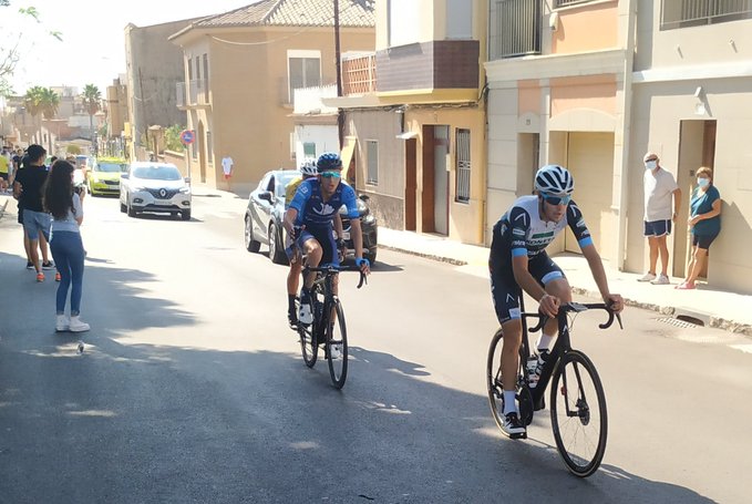 El Pelotón Bennassar (Kometa) se sale del mapa en Moncada y Moreira (Rías Baixas) sella su triunfo en la Volta a Valencia