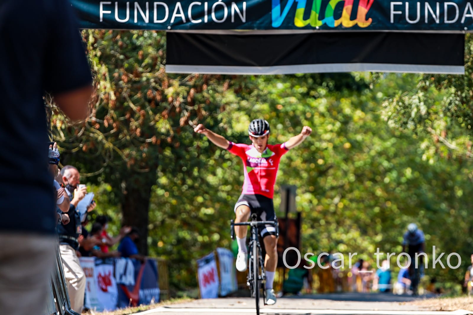 El Pelotón Xabier Berasategi (Laboral Kutxa) se confirma en Barambio como nuevo campeón de Euskadi El Pelotón Xabier Berasategi (Laboral Kutxa) se confirma en Barambio como nuevo campeón de Euskadi