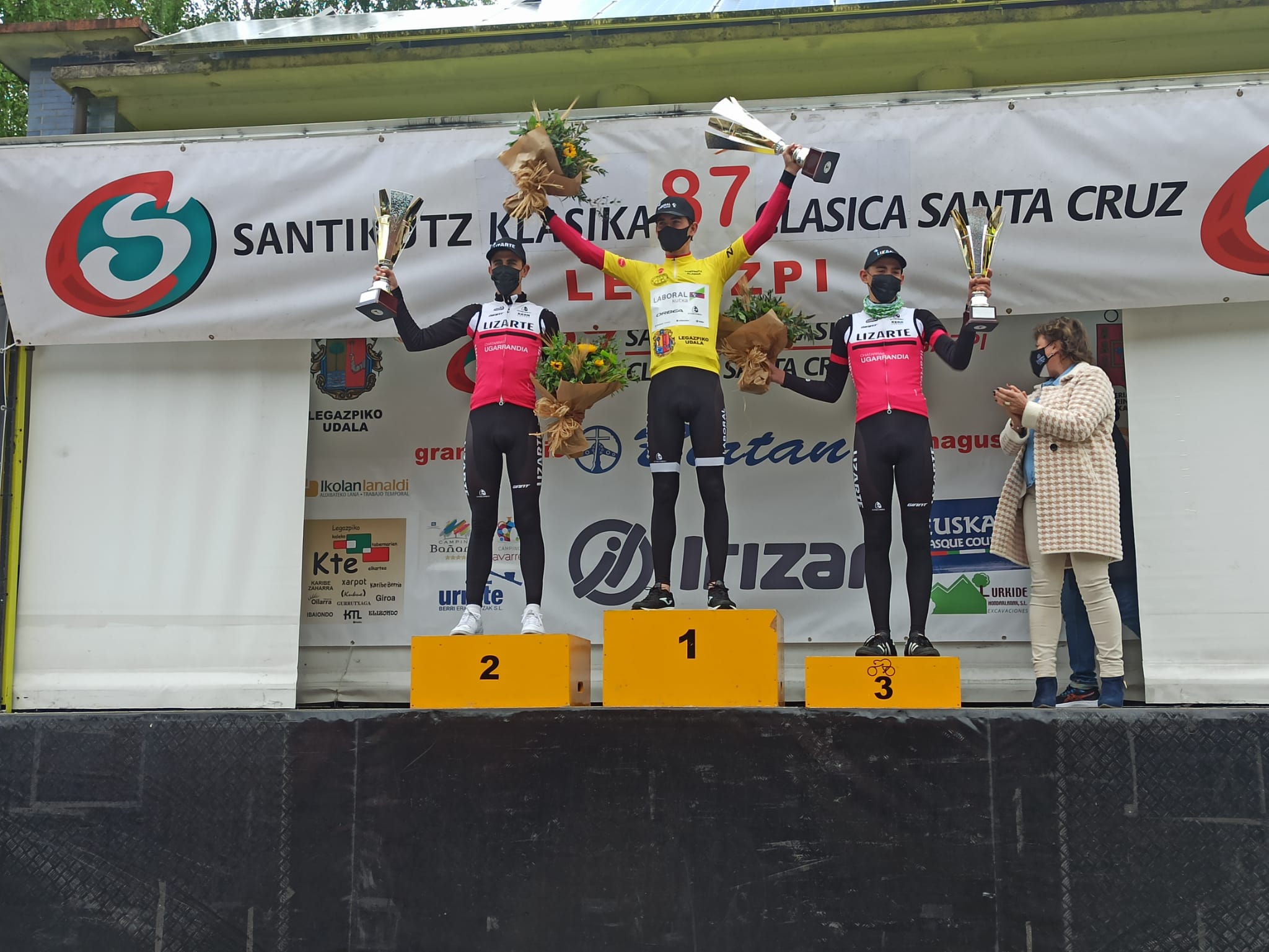 Podium de la Santikutz Klasika con Iribar, Miquel y Arriet