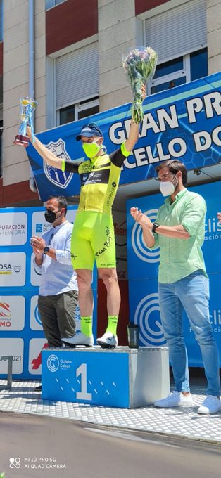 Noel Martín en lo alto del podium del GP Concello do Porriño