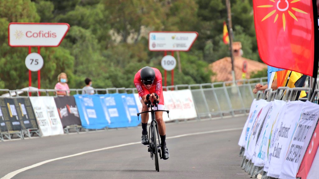 Arrieta entrando en la meta de estos campeonatos de España contra el crono sub-23