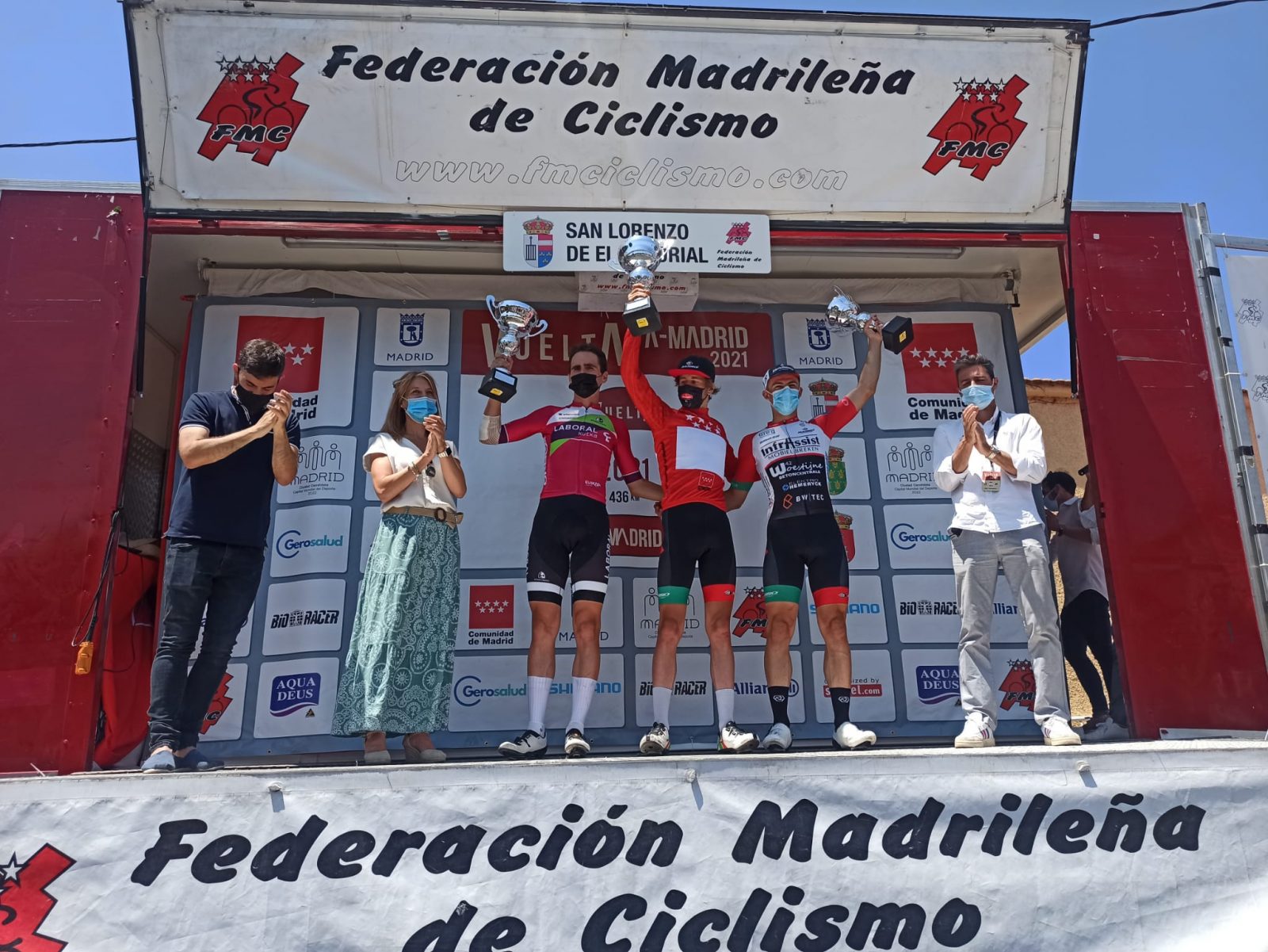 Podium de la Vuelta a Madrid sub-23 con Maris, Isasa y Claeys