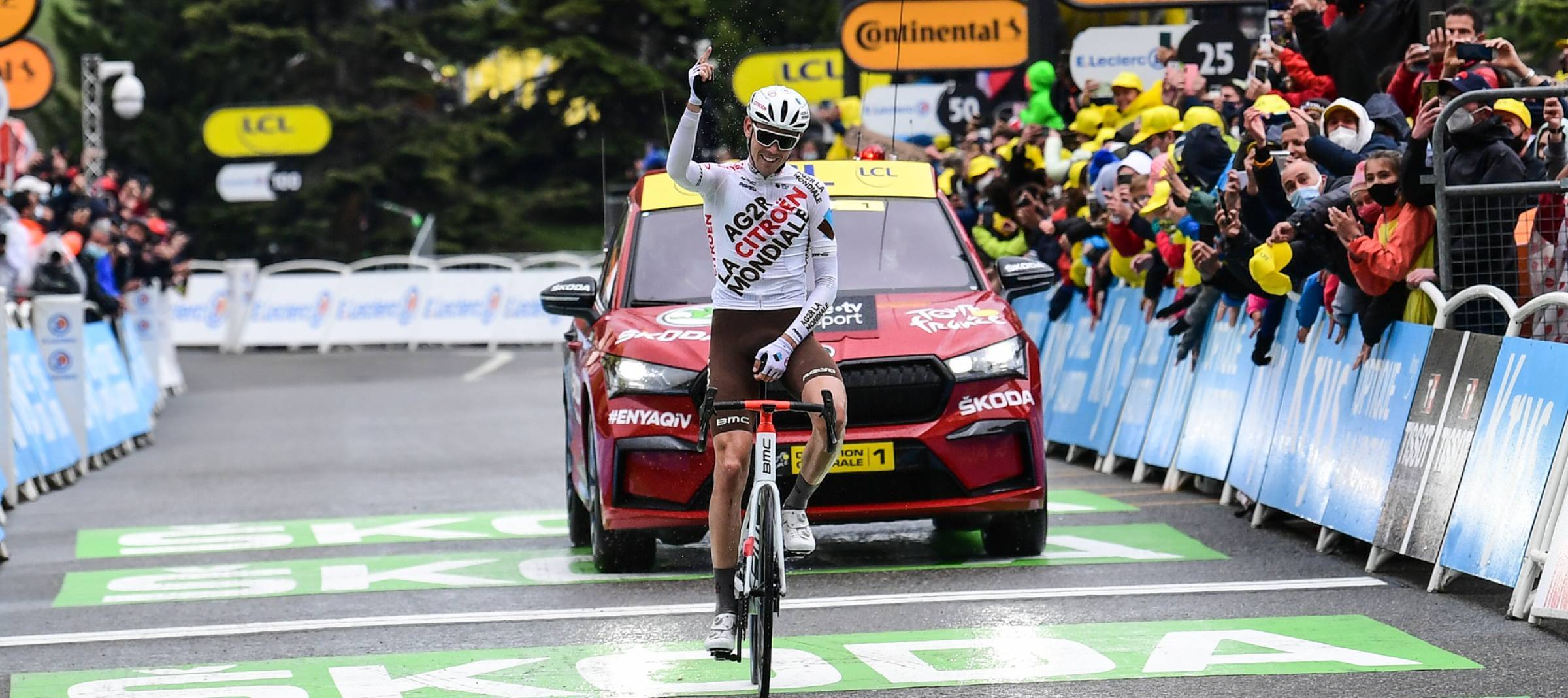 Ben O’Connor celebra su victoria (Foto: letour.fr)