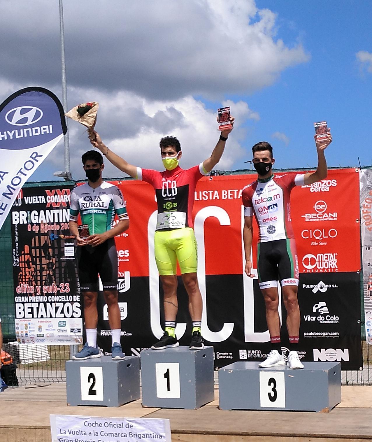 Podium de la prueba de Betanzos con Miguel Ángel Fernández en lo más alto