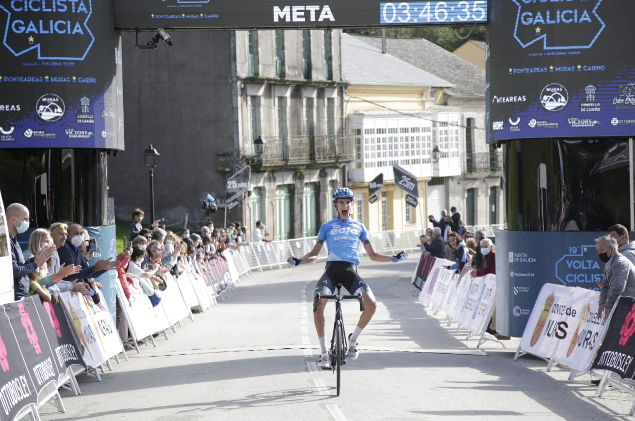 Fernando Tercero se hacía con la victoria en Muras para colocarse como nuevo líder de la Volta a Galicia 2021 (Foto: Álvaro García/Ciclismo El Pelotón)