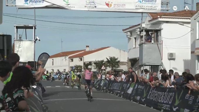 Entrada de Coterillo en la meta de Salorino (Foto: Ciclismo El Pelotón/SportpublicTV)