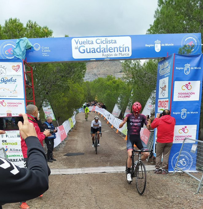 Imagen de Pau Llaneras venciendo en la última etapa de la Vuelta al Guadalentín