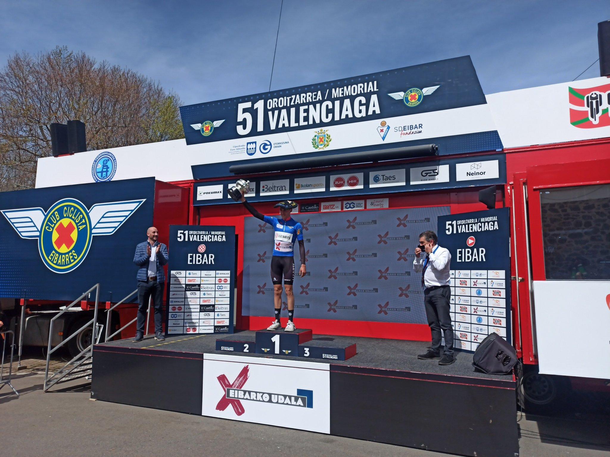 Pablo Castrillo (Equipo Lizarte) en el podio del Memorial Valenciaga 2022