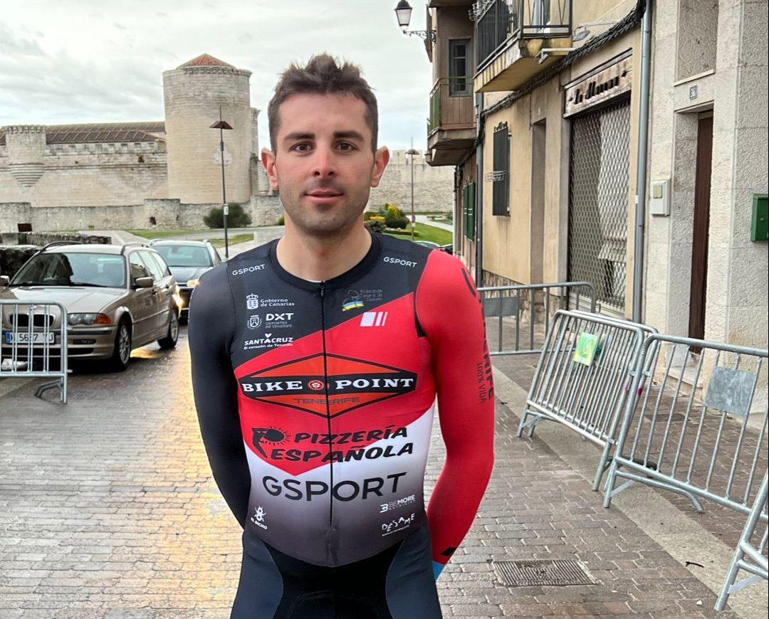 Javi Hernández (Tenerife BikePoint-Pizzería Española) subida al Castillo de Cuéllar 2022