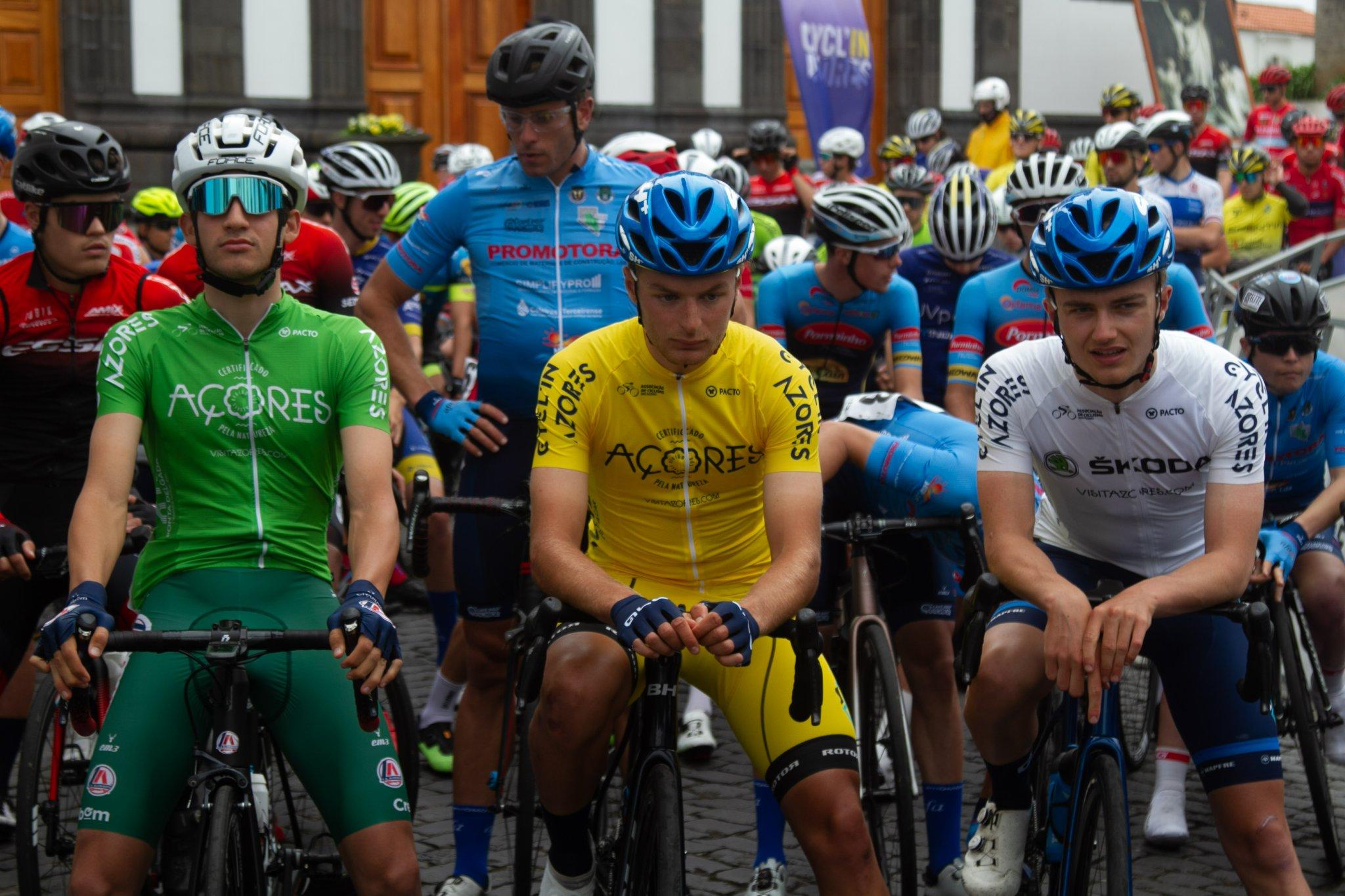 Louis Sutton vestido de amarillo en el GP Azores