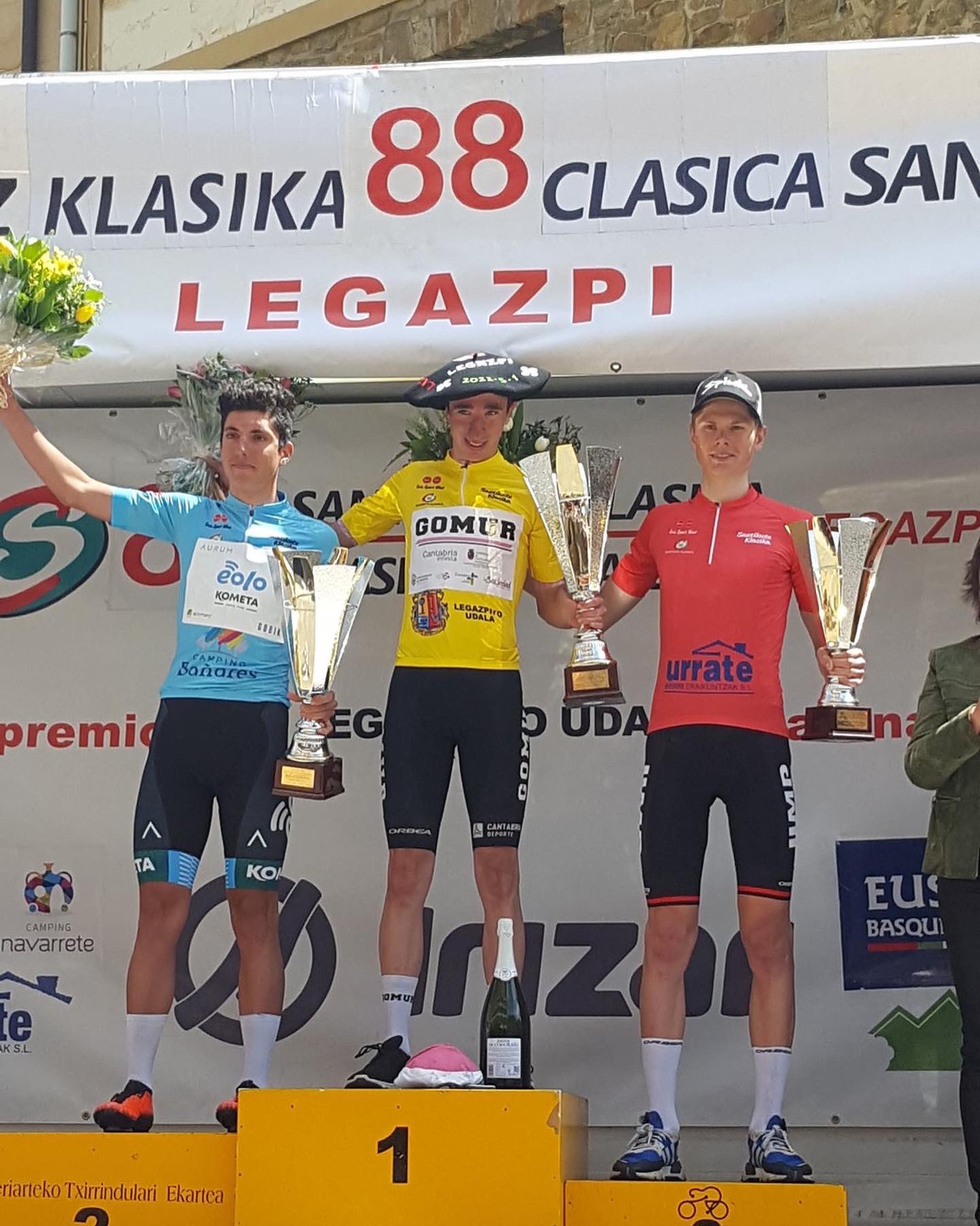 Imagen del podium de Legazpi con Franco, Piganzoli e Ivanov (Foto: @EquipoGomur)