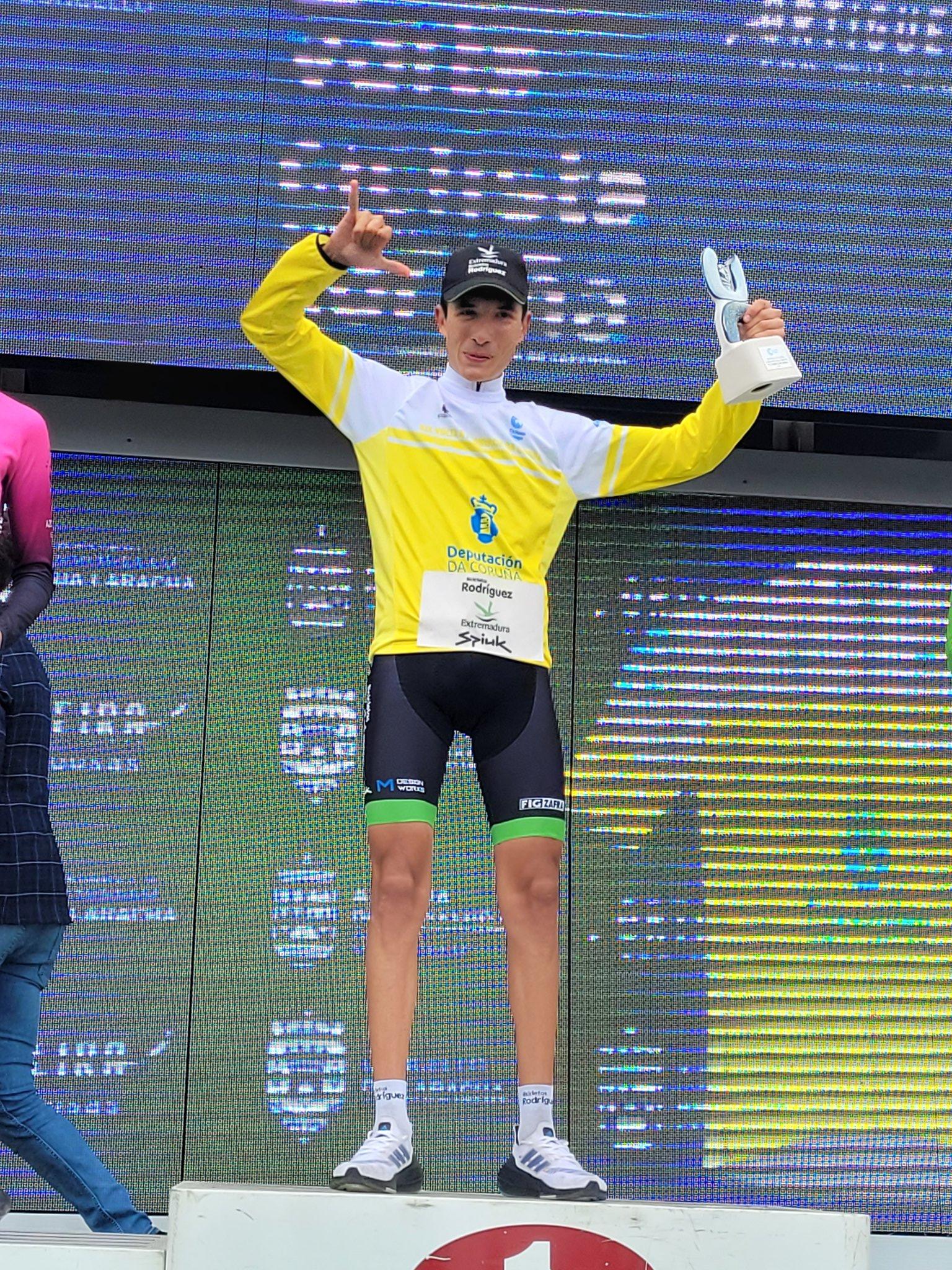 Imagen de David Delgado en el podium de Coruña (Foto: Fabio López/Ciclismo El Pelototón)