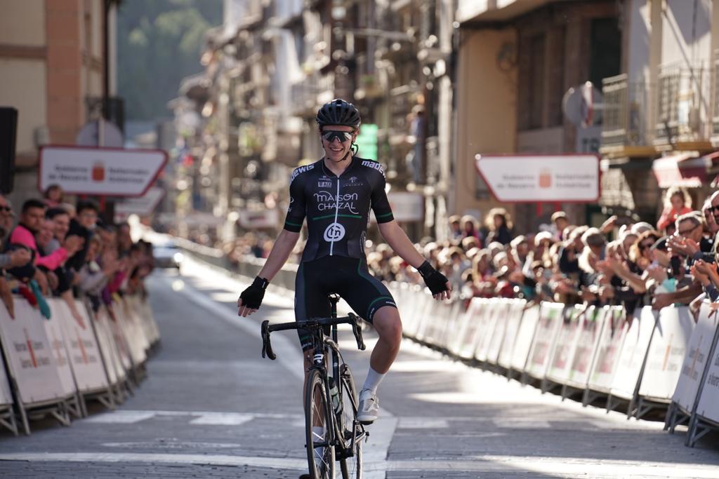 Imagen de Oliver Knight entrando en la meta de Singüesa (Foto: Filial Caja Rural-Alea)
