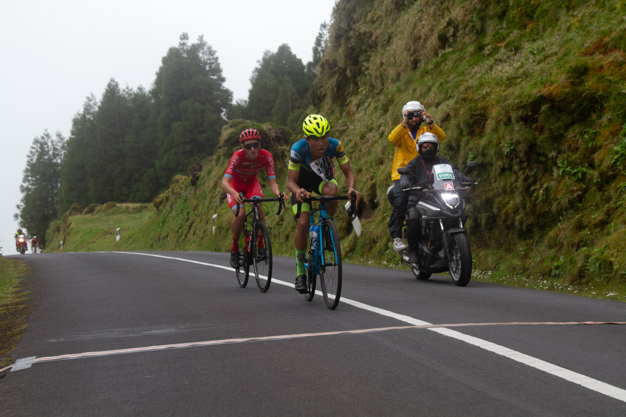 Imagen de David Mendoza en el GP Azores (Foto: UVP - Federaçao Portuguesa de Ciclismo)
