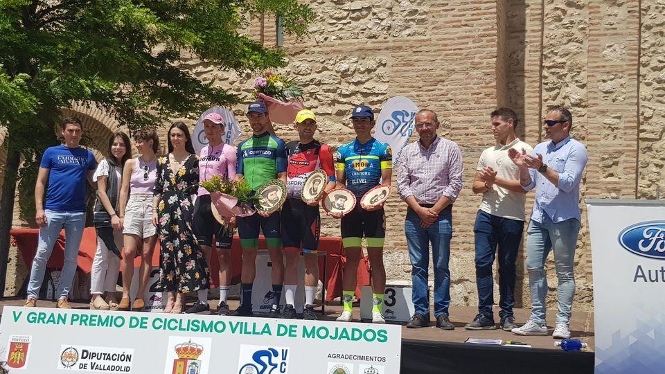 Jorge Gálvez en el podium de GP Villa de Mojados