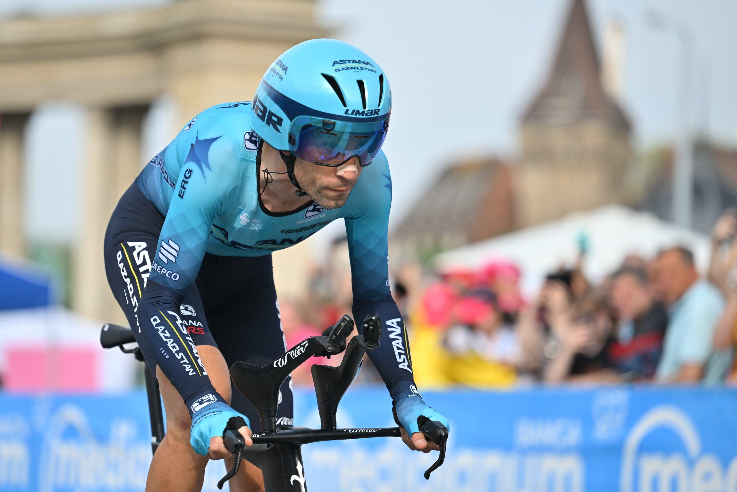 Simon Yates impone a Dumoulin en la contrarreloj del Giro