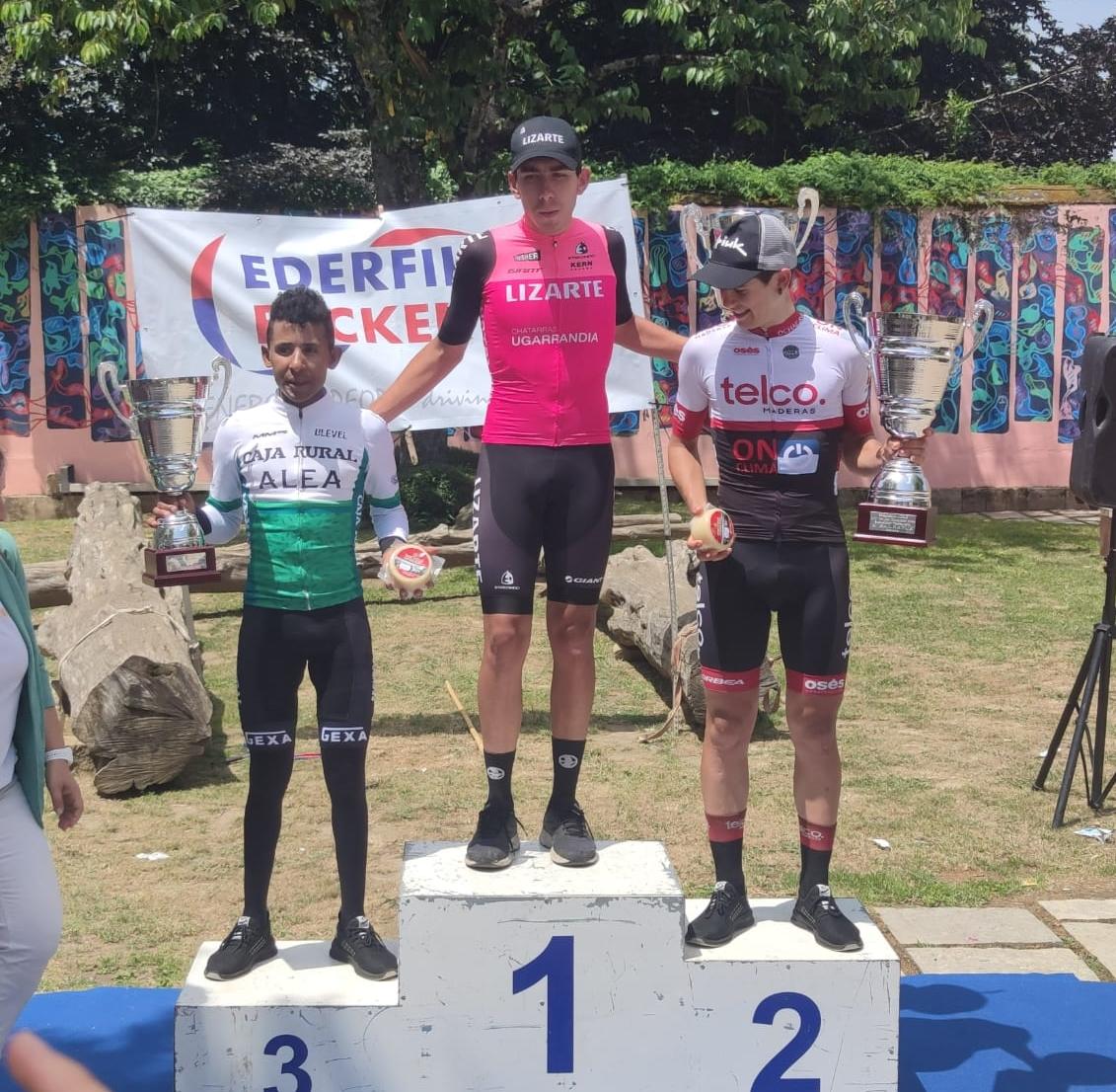 Podium final de Segura 2022 con Uriarte, Mujika y Hailemichael
