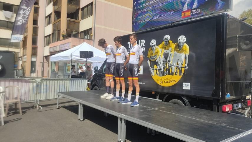 Azparren, Tercero y Romeo sobreviven en el Avenir