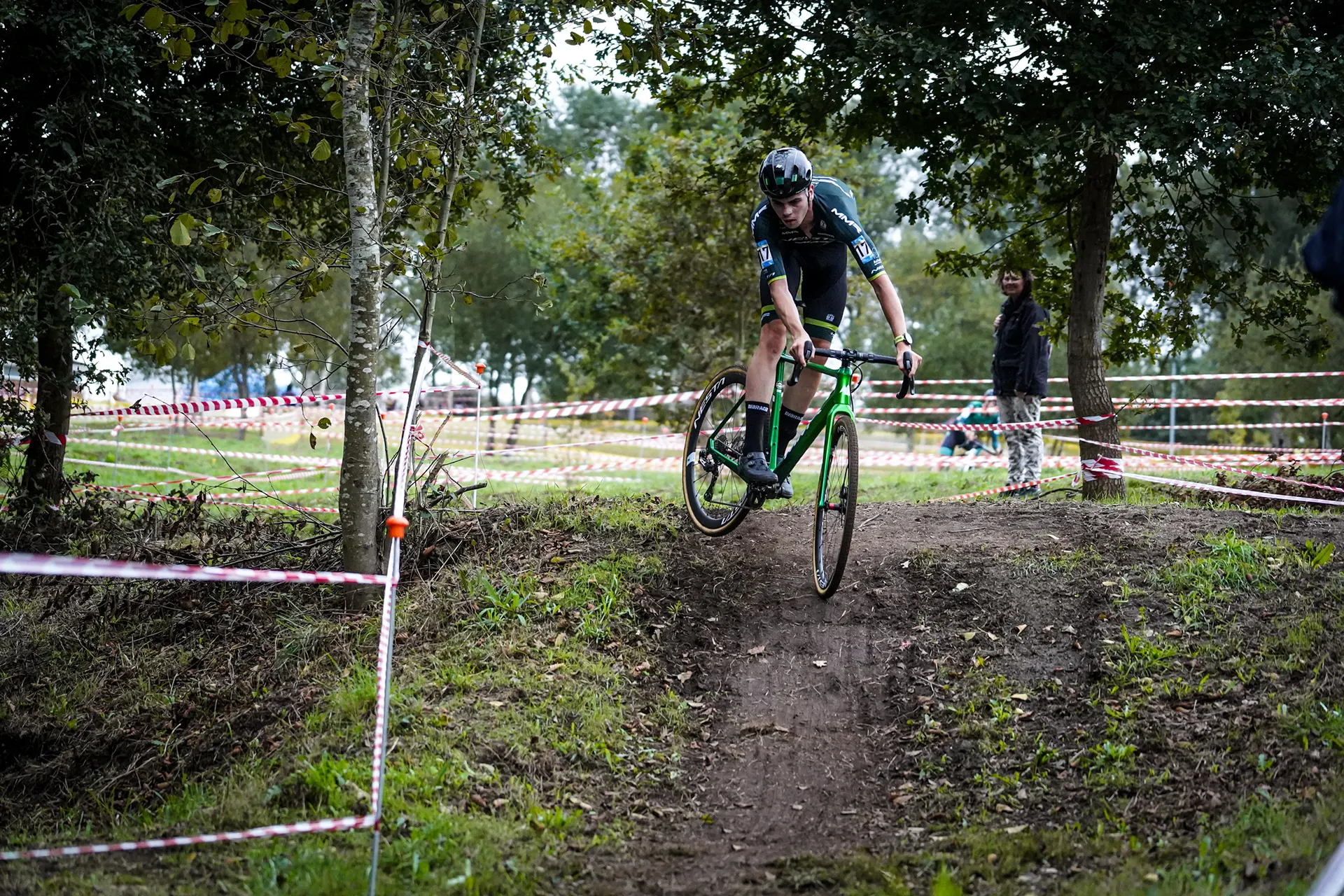 Alain (Nesta MMR CX team) en el circuito de Tábor 2022
