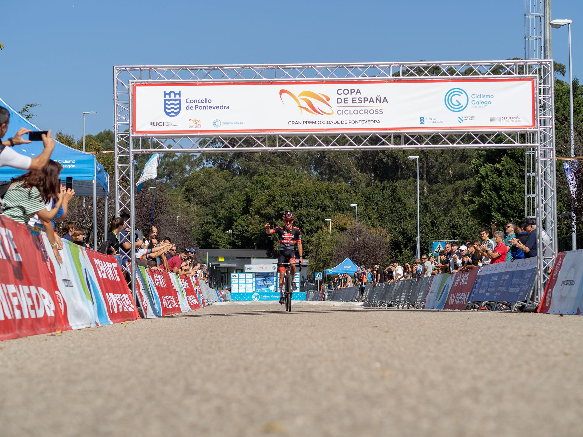 El Pelotón Gran éxito internacional en el Gran Premio Cidade de Pontevedra, Lucía González y Ryan Kamp triunfadores
