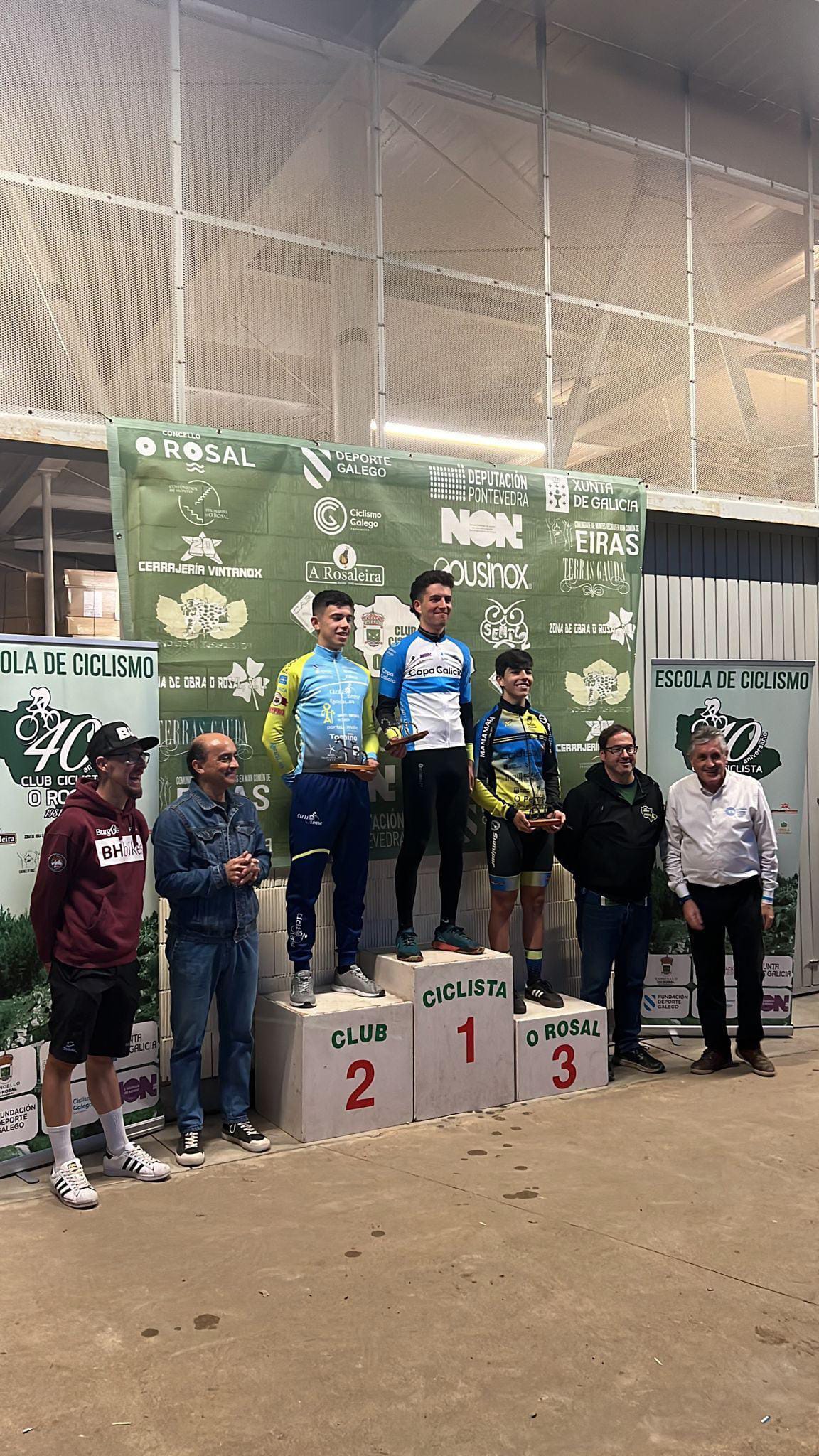 El Pelotón Saúl López y Sarela Conde se coronan en el viñedo del Trofeo Montes de Eiras Podio ciclocross Montes Eiras 2022
