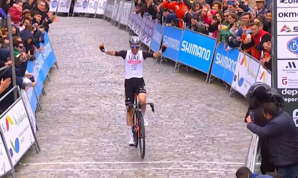 Wellens celebra la victoria en la tercera etapa de la Vuelta a Andalucía