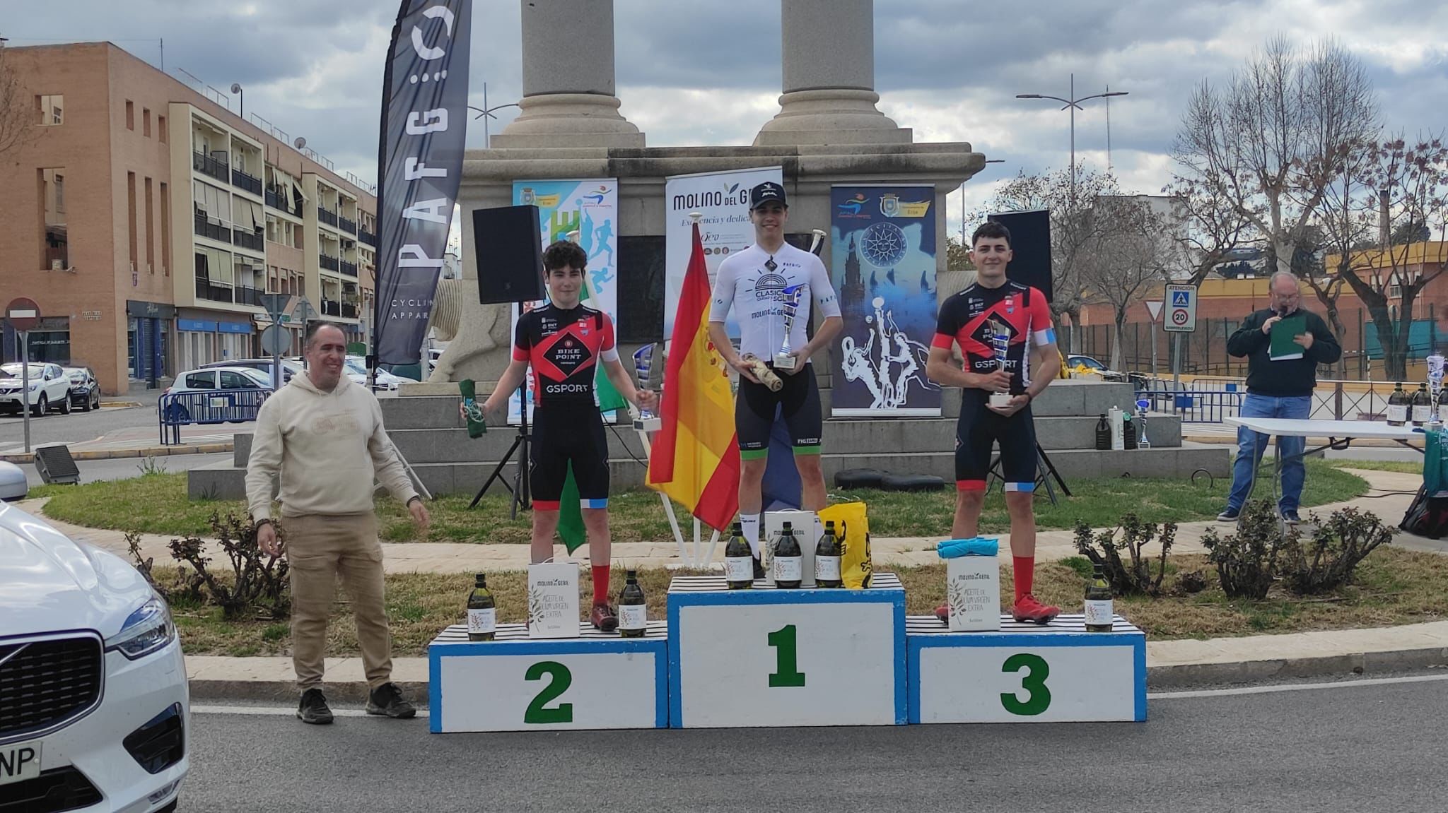 Podio sub-23 de la prueba de Écija con David Chamorro en lo más alto