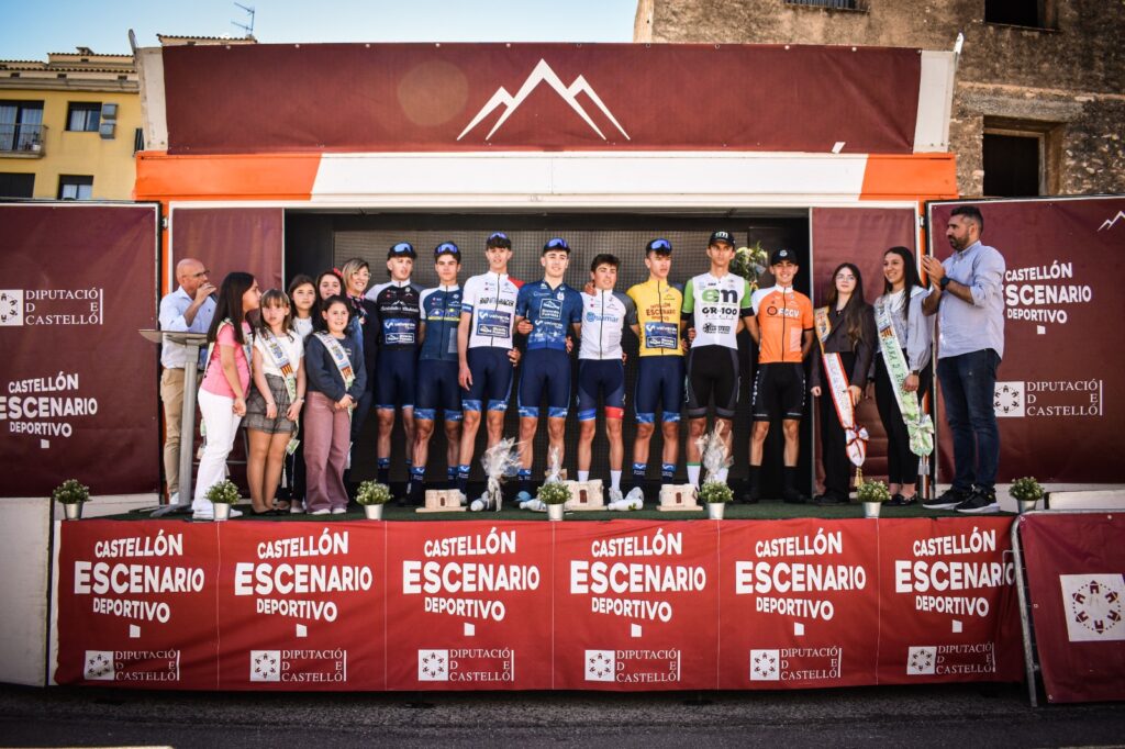 El Pelotón Valverde Team Ricardo Fuentes vence en Càlig con Aparicio y se lleva la general del Trofeo Víctor Cabedo 2023 con Alejandro Abril