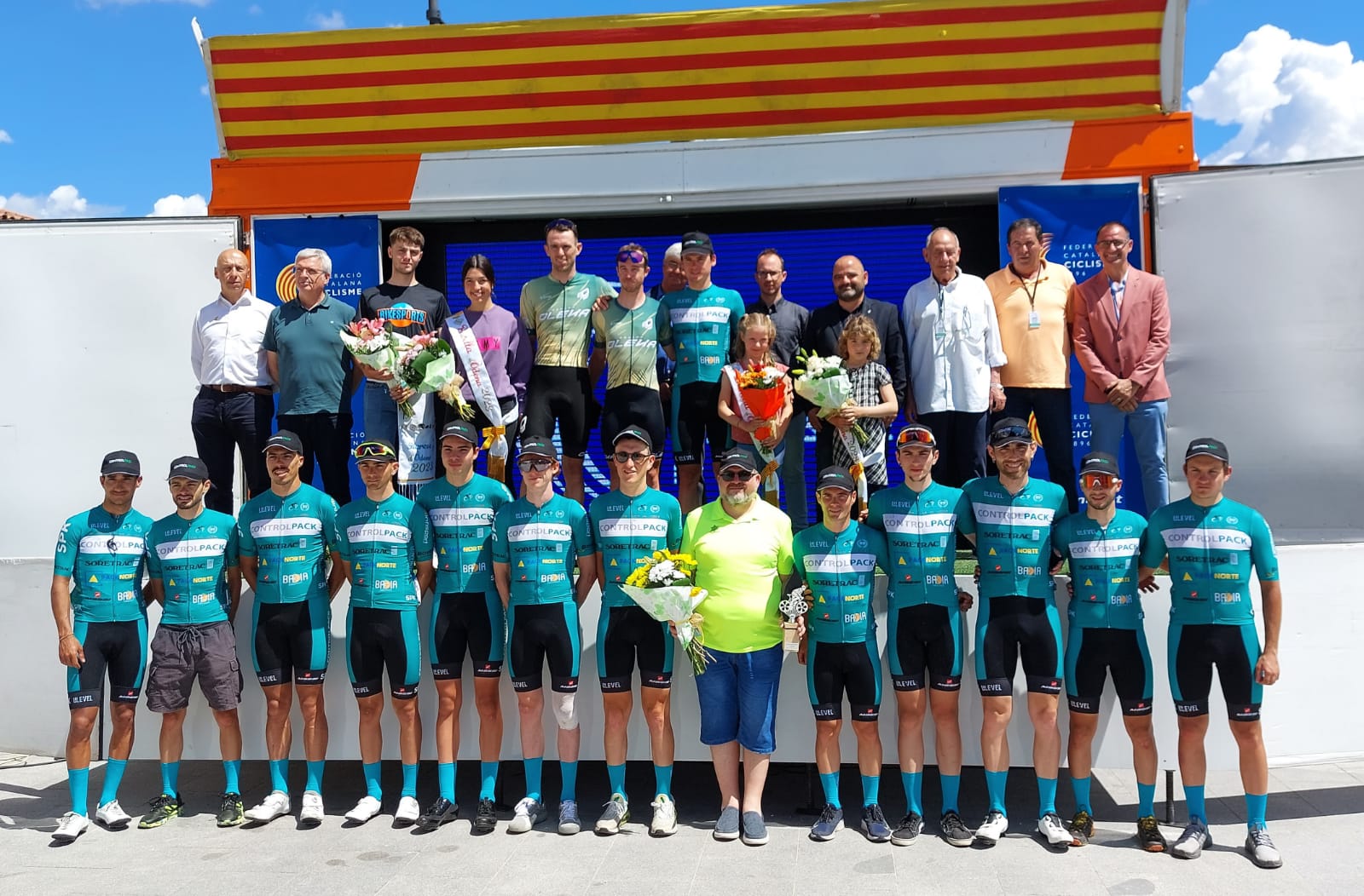 Podio del GP Òdena 2023 con Cardew como ganador