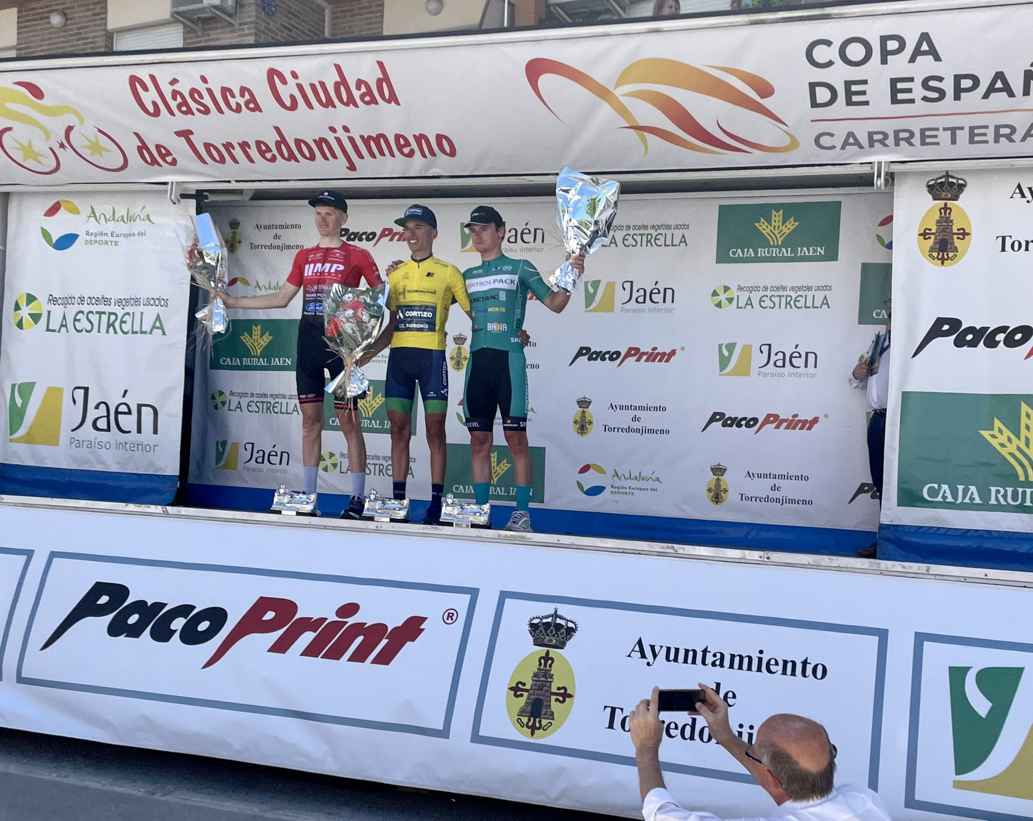 Podio de la Clásica Torredonjimeno con David Delgado, Viacheslav Ivanov e Ilia Shchegolkov (Foto: @ClasicaTorredon)