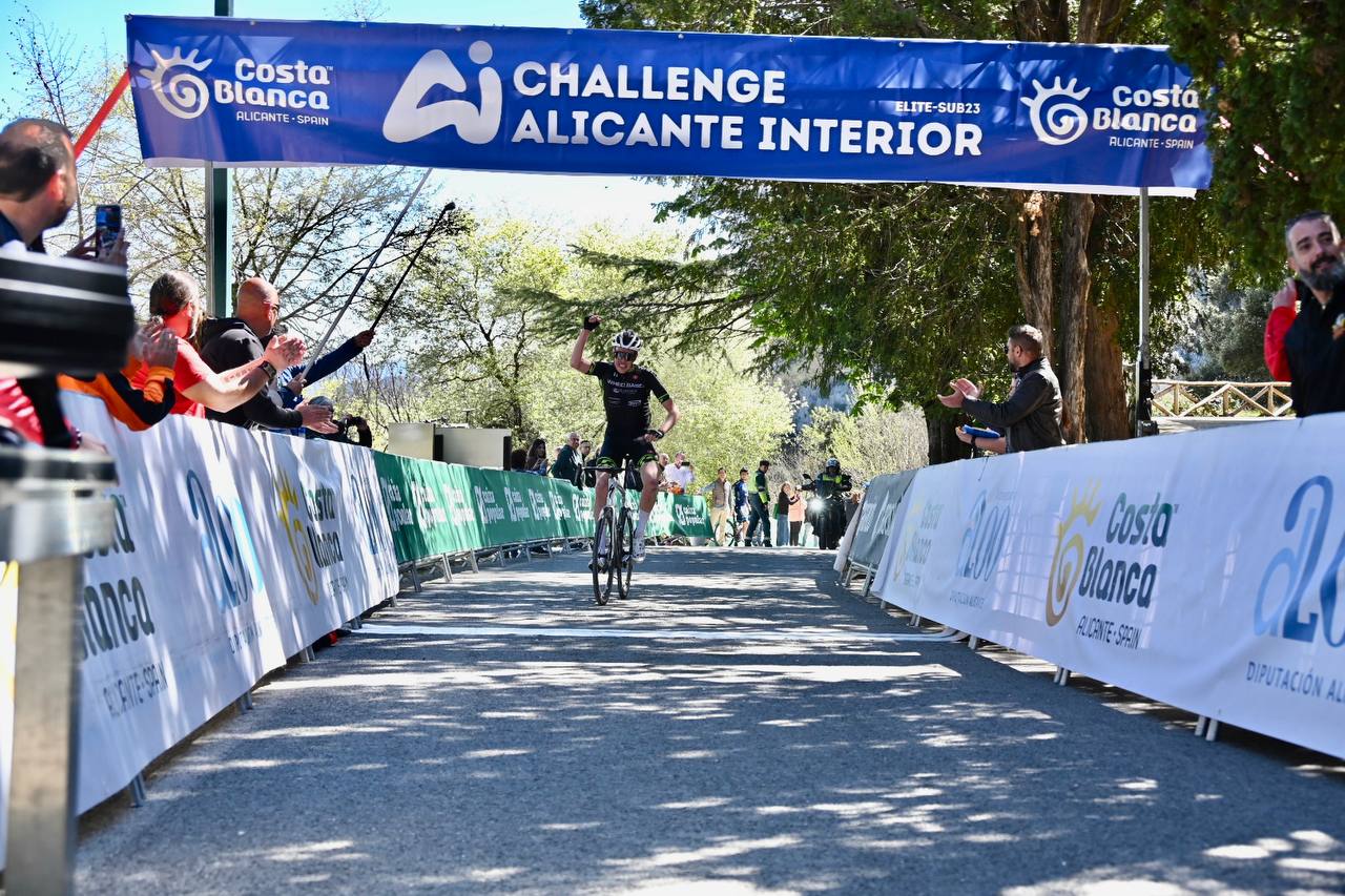 Tom Martin victoria en Challenge Alicante Interior 2023