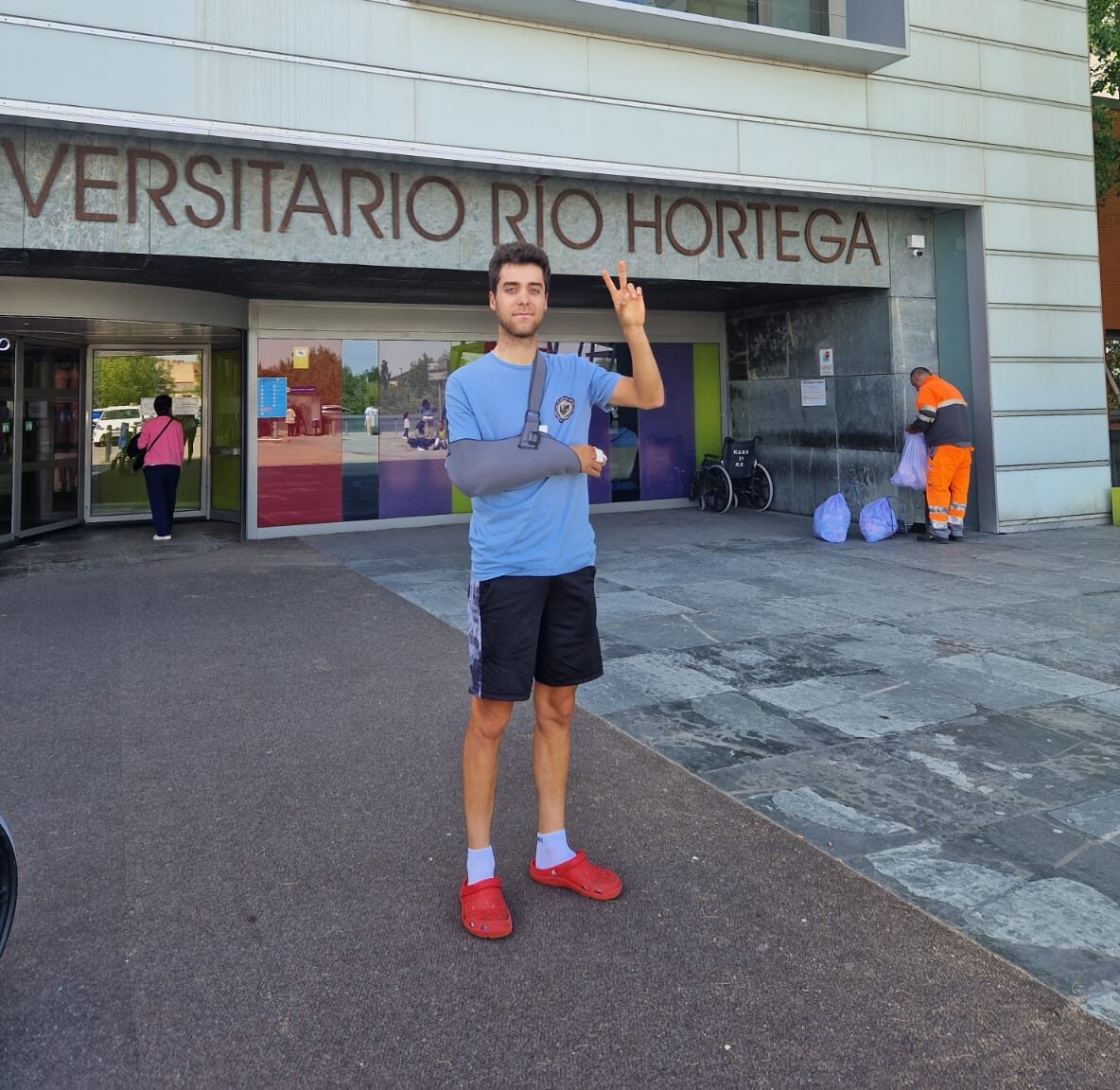 Pau Torrent, a la puerta del hospital en Valladolid