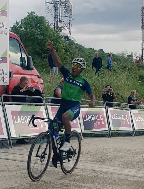 El Pelotón Sergio Chumil (CC Padronés-Cortizo) escala como nadie San Cristóbal y Hugo Aznar (Finisher) se mantiene de rojo en Navarra Sergio Chumil vence en San Cristóbal la segunda etapa de la Vuelta a Navarra 2023