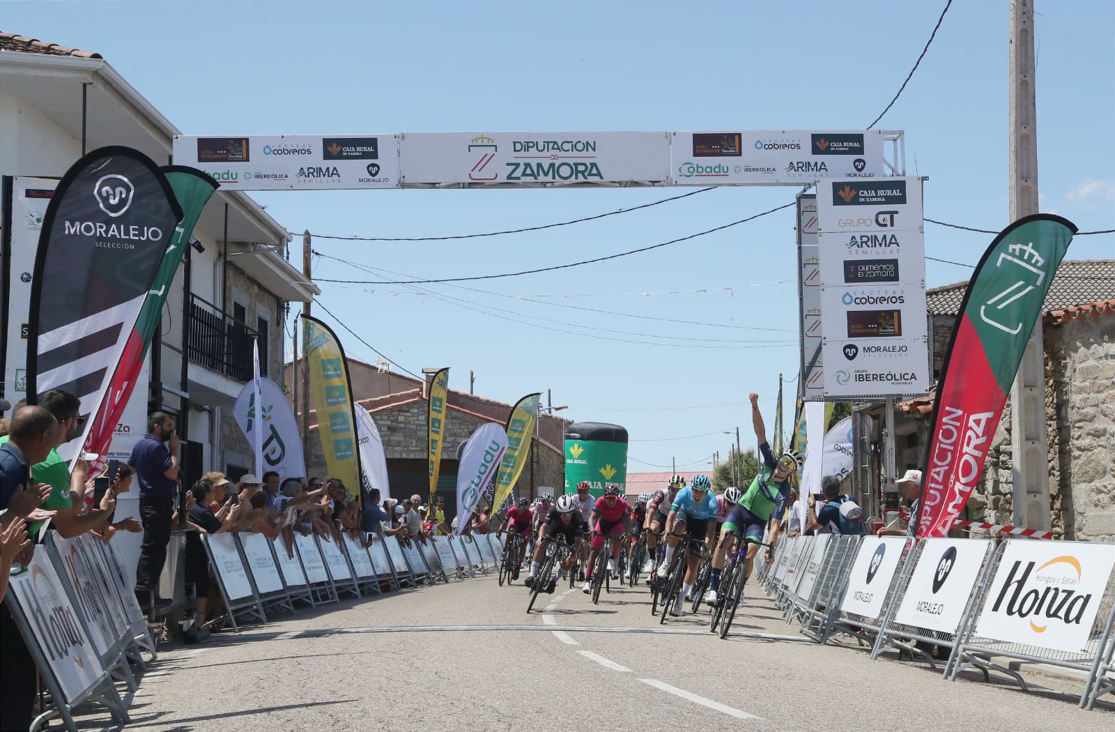 Llegada a Villalcampo en la 2ª etapa de Zamora