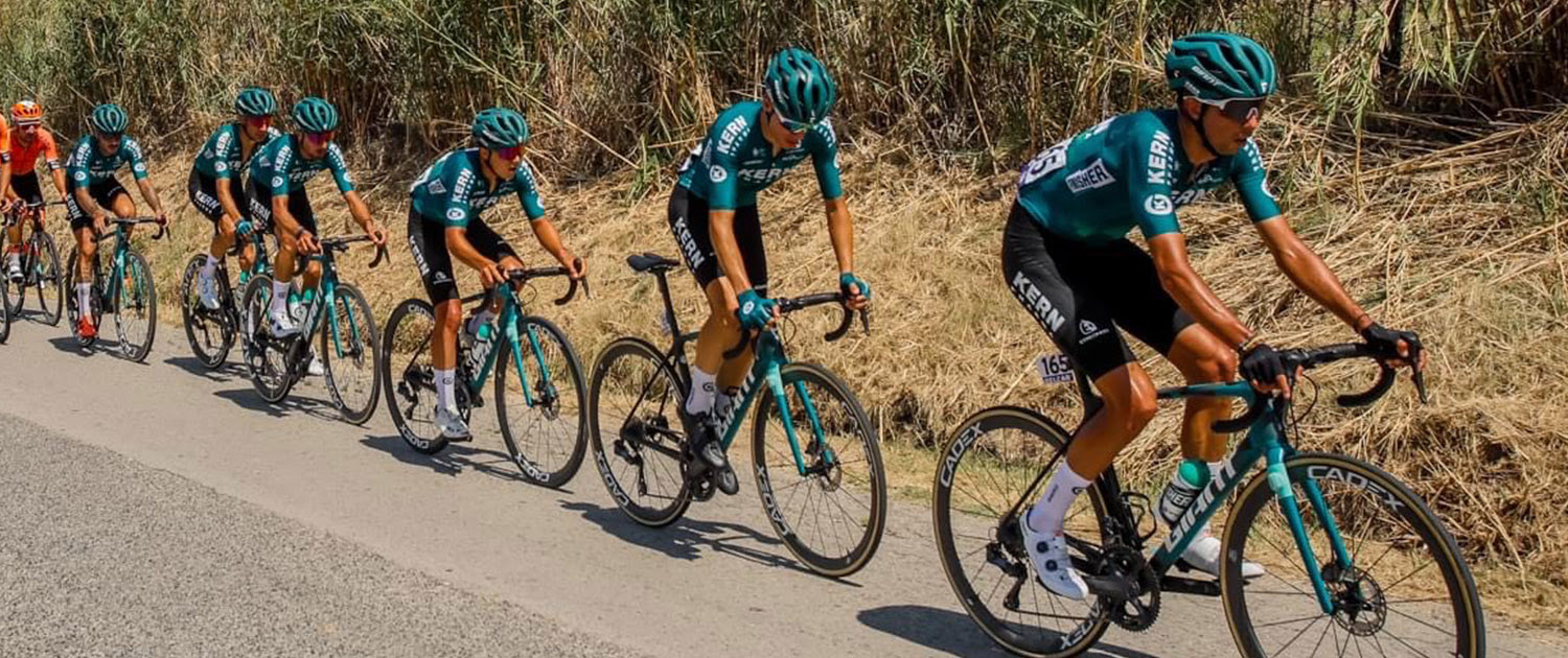 El Equipo Kern Pharma asumió el control de la carrera